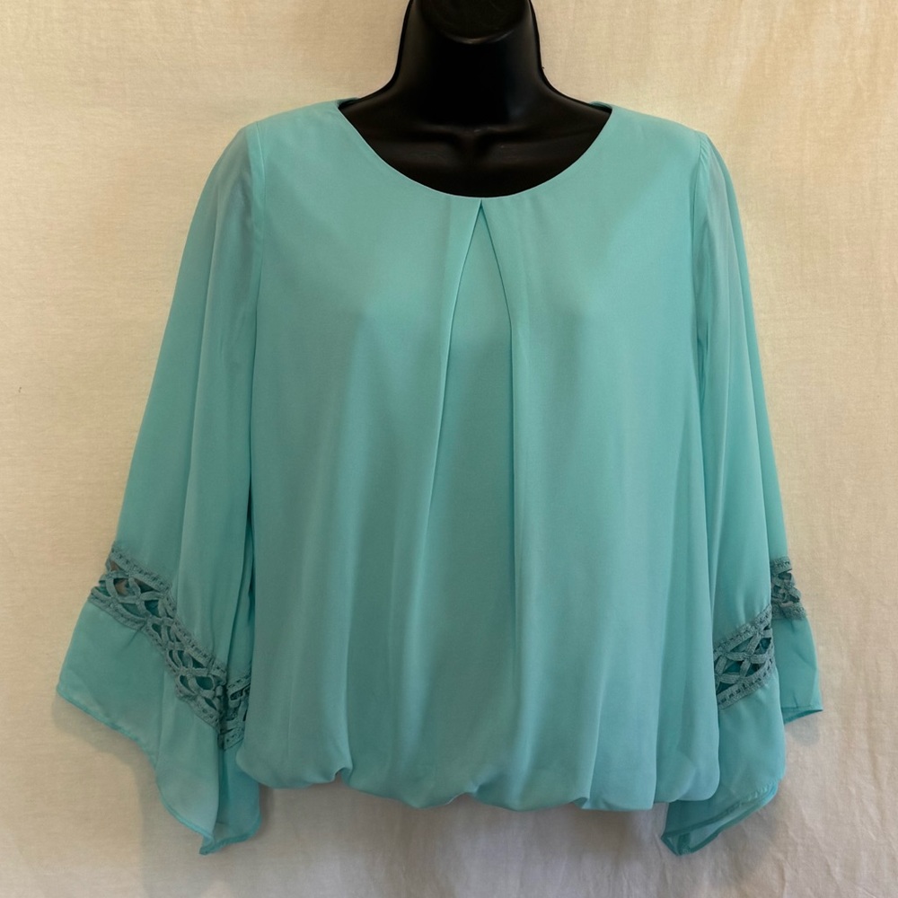 I-36 A. Byer Blue Lined Elastic Waist Lace Detail Flaredโ Sleeve Blouse Size S